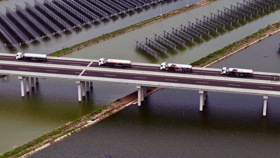 1785290050510044148.png 绿氨运输车_副本.png